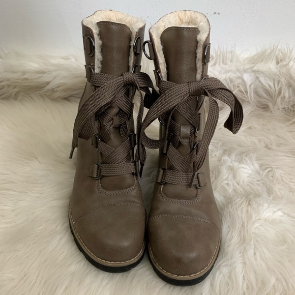Brown Wedged boots SIZE 8.5 - Picture 2 of 9